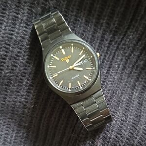 Vintage Pulsar Quartz Black and Gold Men's Watch Y113-7039